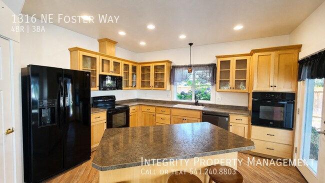 Building Photo - 1316 NE Foster Way