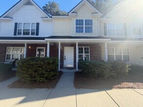 Building Photo - Updated & Spacious Two Bedroom Townhouse!