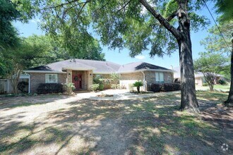 Building Photo - Silver Oaks Community