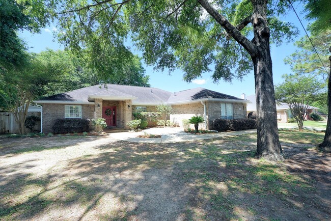 Primary Photo - Silver Oaks Community