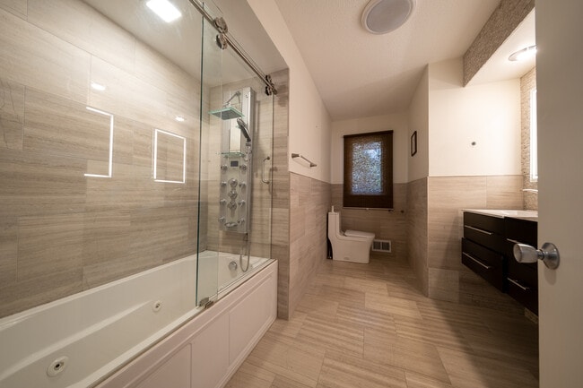 Building Photo - 6624 Southcrest Dr