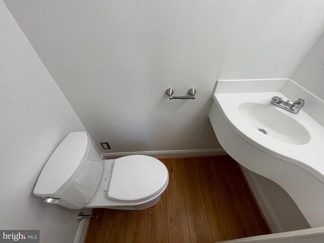 Building Photo - 301 Worthington Dr