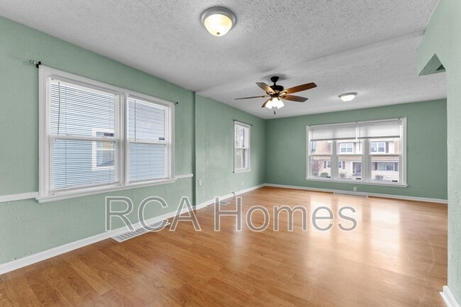 Building Photo - 3202 Ruckle St