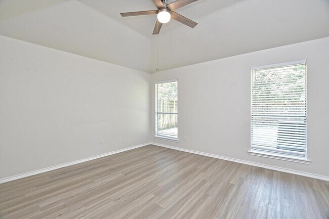 Building Photo - 1705 Laurel Ln