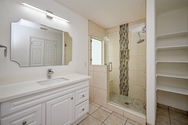 Building Photo - 18135 Brightwood Park Ln