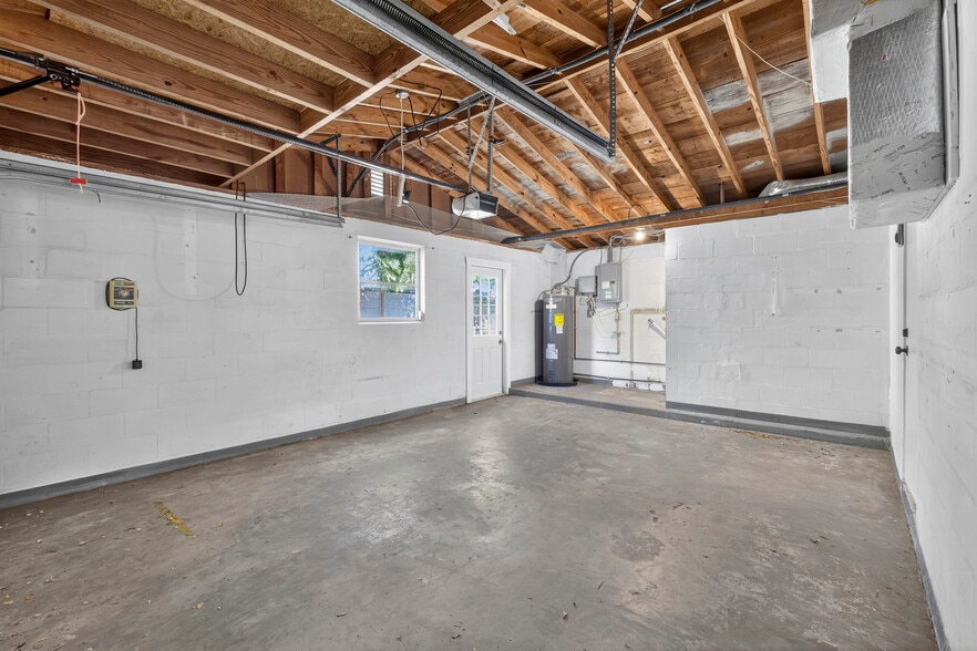 Building Photo - 3624 Oakhurst Dr