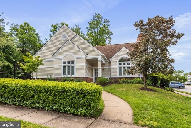 Building Photo - 8202 Catbird Cir