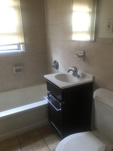 Building Photo - 9 Summit St