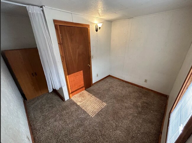 Building Photo - 2209/2213 Sims Avenue