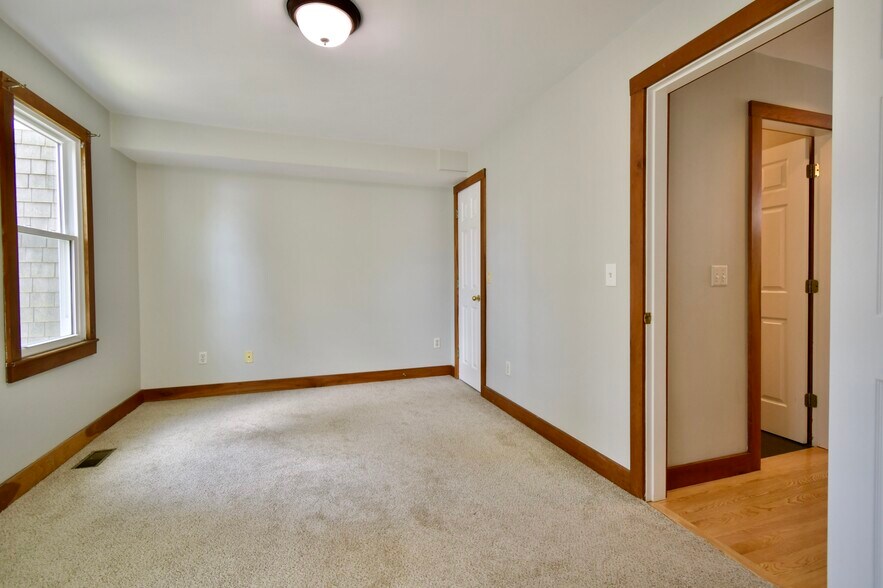 Building Photo - 39E Bellis Cir