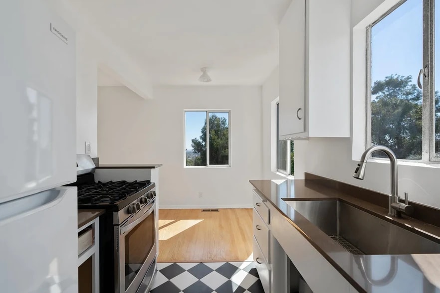 Building Photo - 2001 N Alvarado St