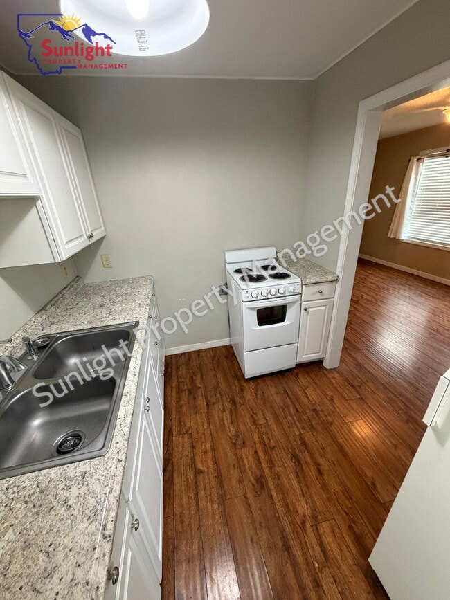 Building Photo - 305 N 5th Ave