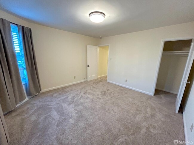 Building Photo - 106 Caselli Ave