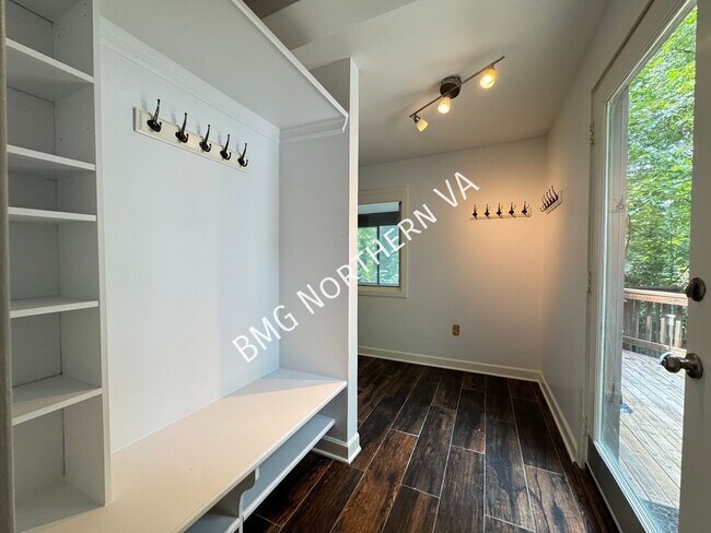 Building Photo - 8221 Barron St