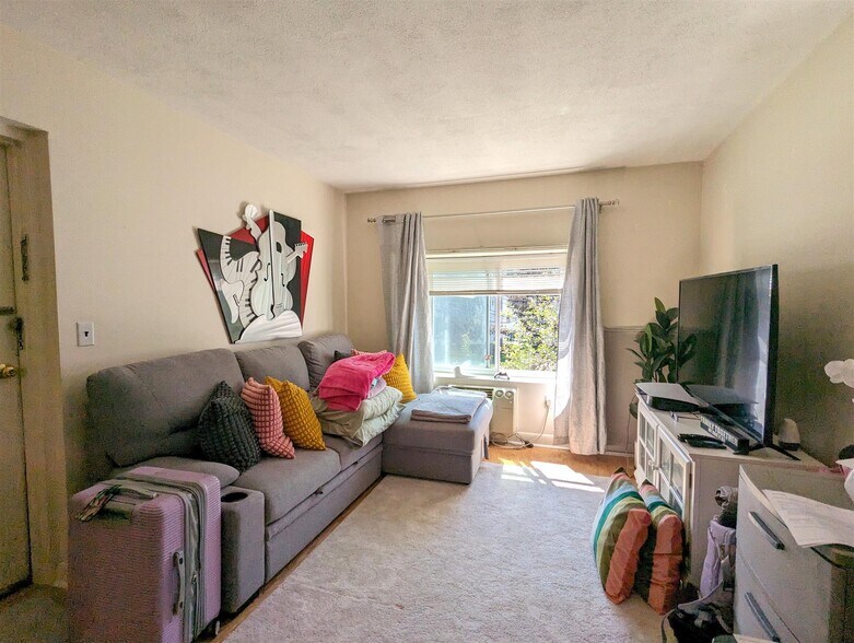 Primary Photo - 998 Massachusetts Ave