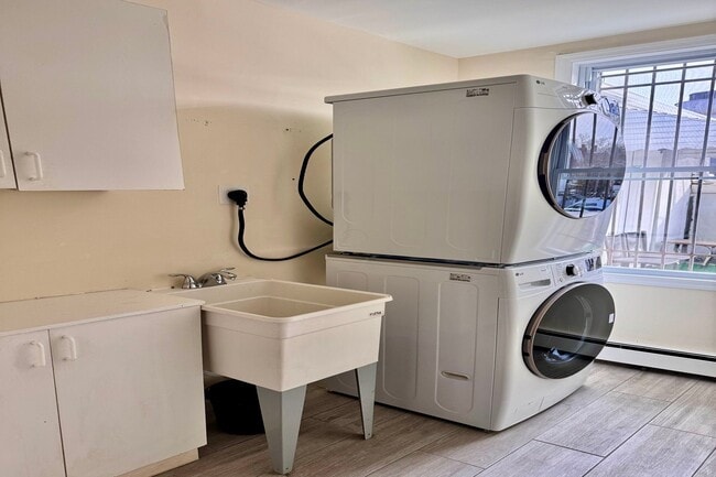 Building Photo - 11 N Dean St