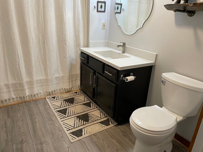 Building Photo - 940 Monroe Ave NW