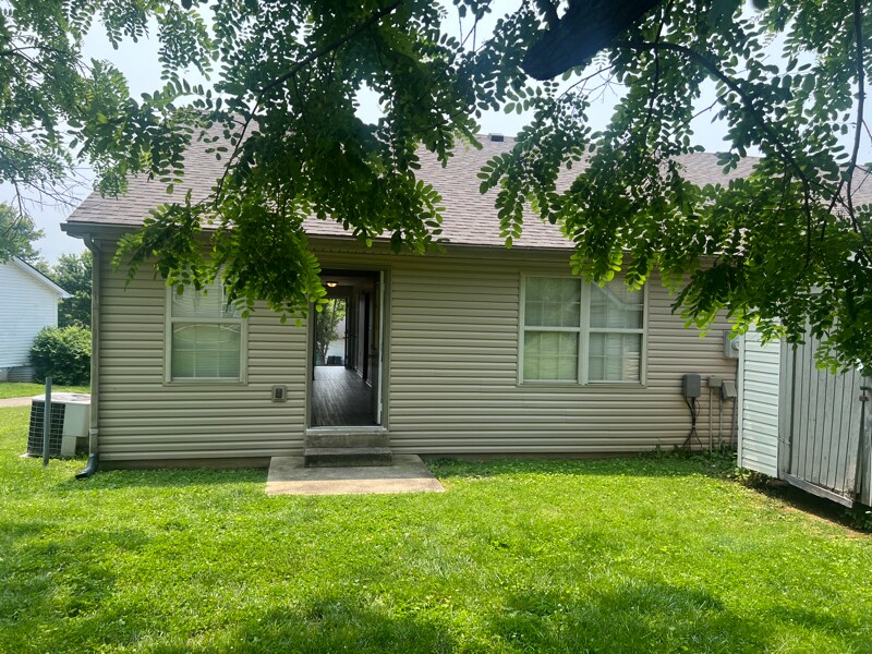 Building Photo - 606 David Ct