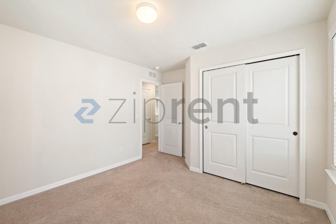 Building Photo - Unit