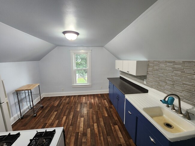 Building Photo - 507 S Wenona St