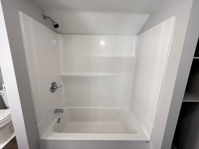 Building Photo - 2026 Renovation – Clean, Updated 2-Bedroom Near Shopping & Highways