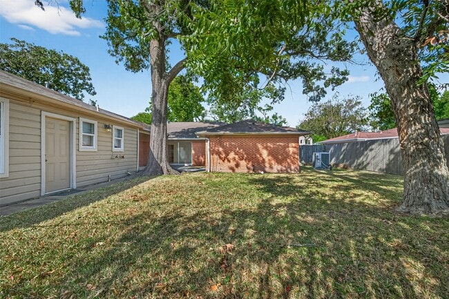 Building Photo - 7223 Alderney Dr