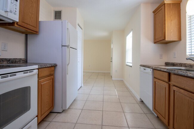 Building Photo - Indian Beach Park Duplex - walk to Ringling College!!