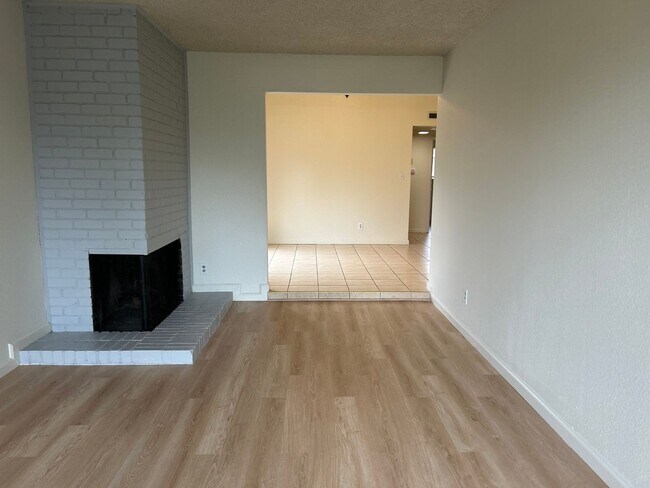 Building Photo - 10149-10151 Satow Drive