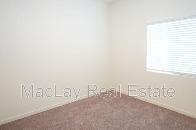 Building Photo - 680 N Crowned Dove Trail