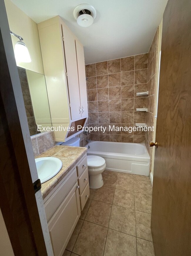 Building Photo - 4909 N Winery Cir