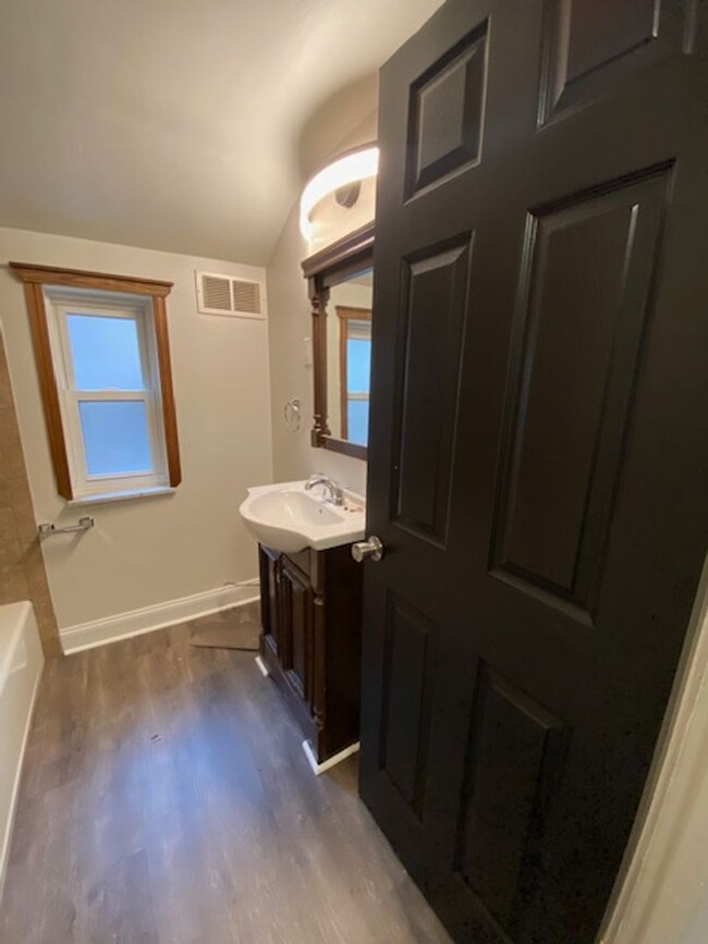 Building Photo - Now Leasing: 3BR Home in Pittsburgh, PA! A...