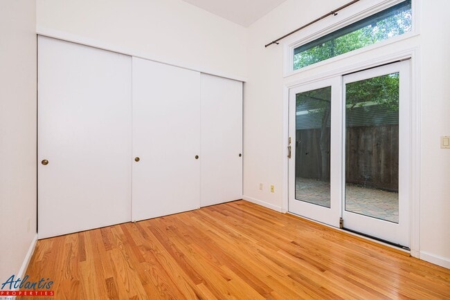 Building Photo - Remodeled Condo | Downtown Palo Alto | Near Stanford