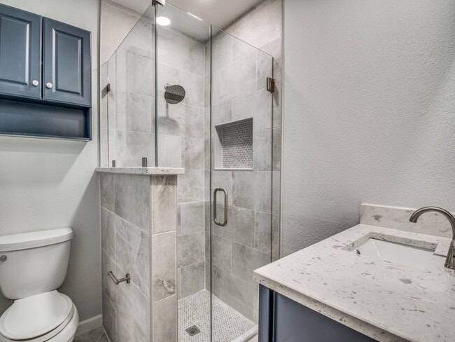 Building Photo - 313 NE Cindy Ln