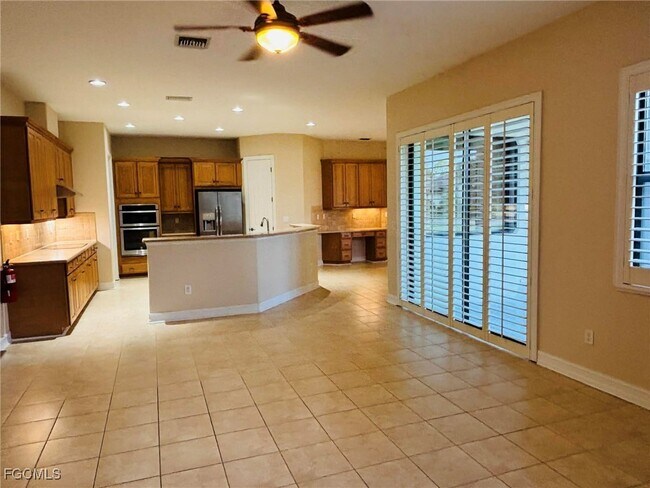 Building Photo - 12500 Fairmont Dr