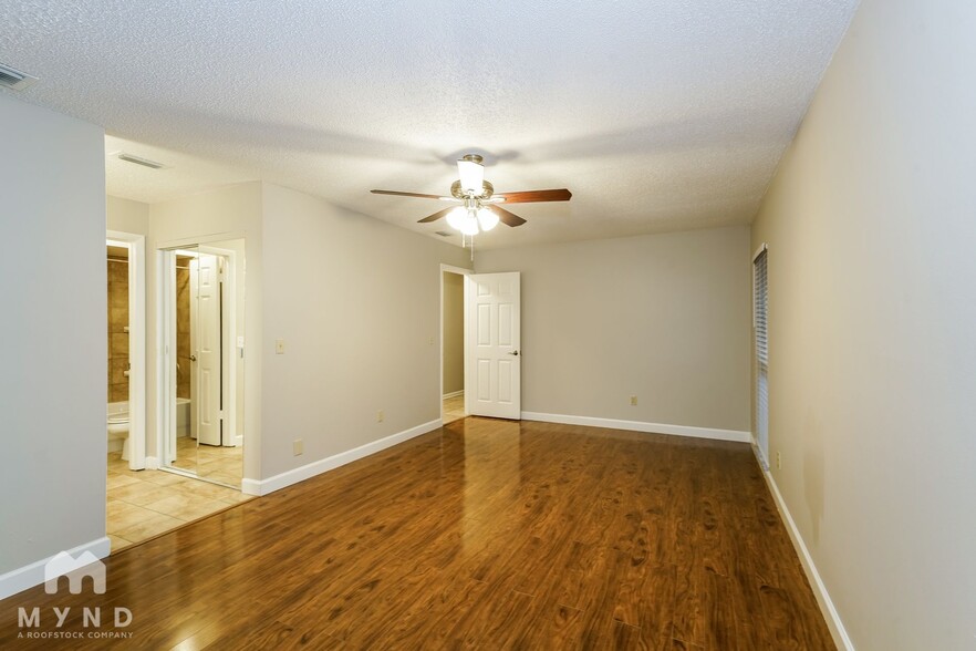 Building Photo - 14701 Laurel Lake Ln