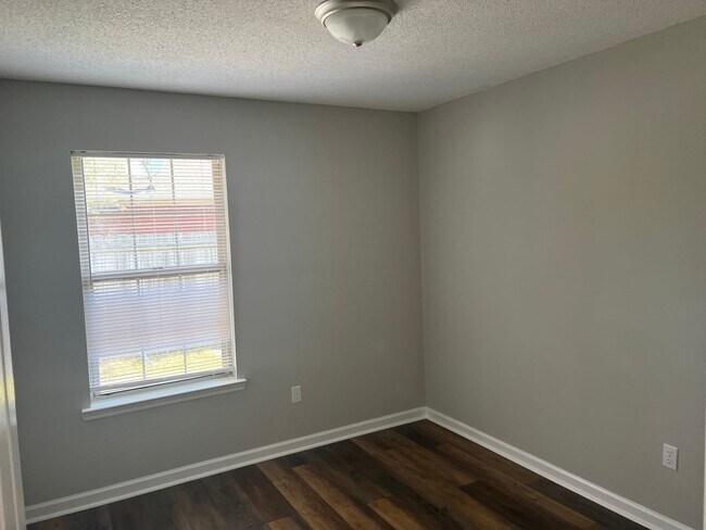 Building Photo - 108 Wayfair Ln