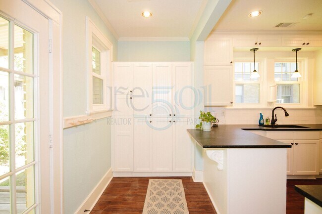 Building Photo - Yellow Bungalow in Hillcrest