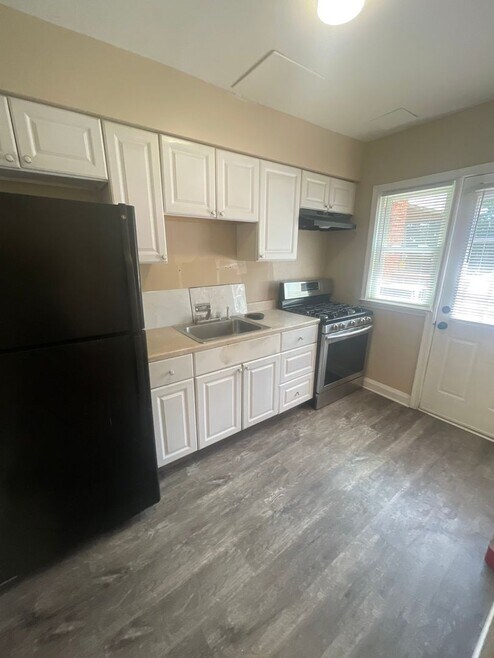 Building Photo - 551 Welbrook Rd
