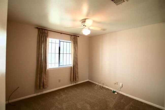 Building Photo - 7862 Split Oak Dr