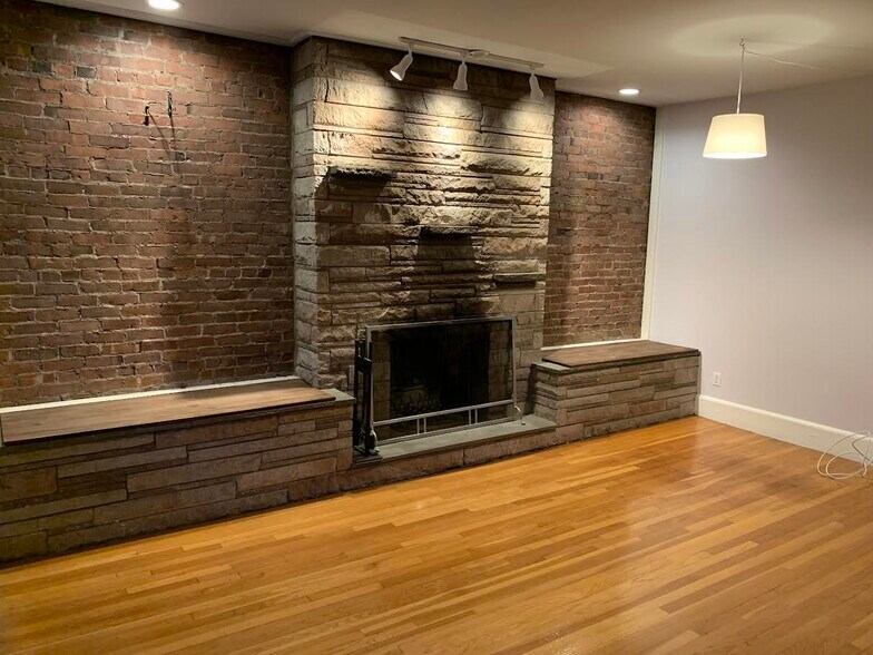 Building Photo - 39 Saint Paul St