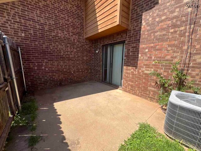 Building Photo - 4501 Mistletoe Dr