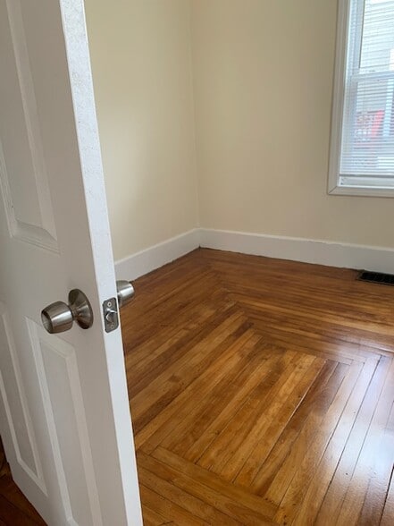 Building Photo - 84 Grant St