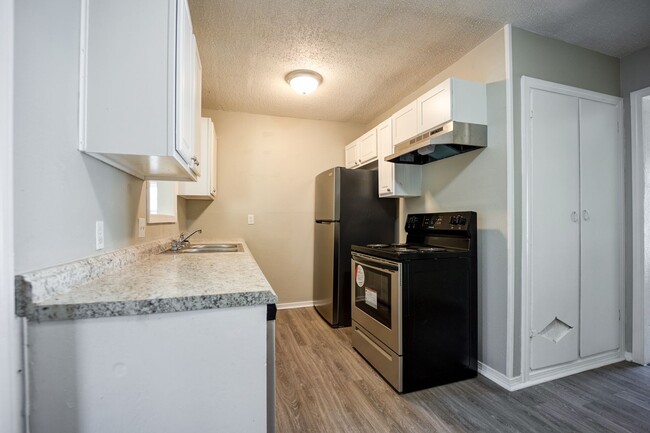 Building Photo - Freshly Updated 3 Bedroom Home