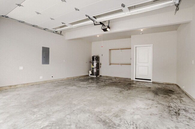 Building Photo - 4919 NE 2nd Ct
