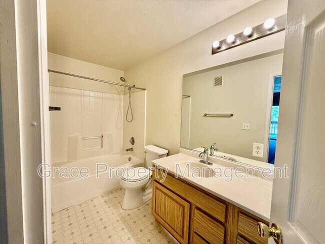 Building Photo - 1146 Opal St