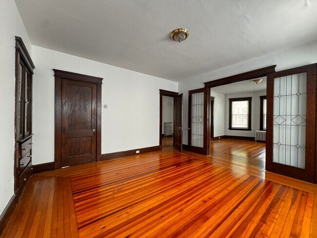Building Photo - 126 Mansfield St