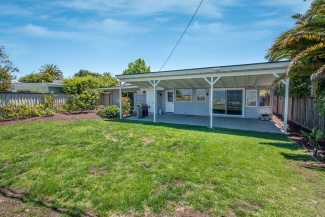 Building Photo - Remodeled Alta Mesa home with Mountain and City Views!