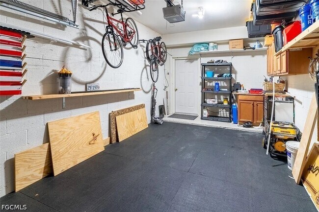 Building Photo - 23084 Lone Oak Dr