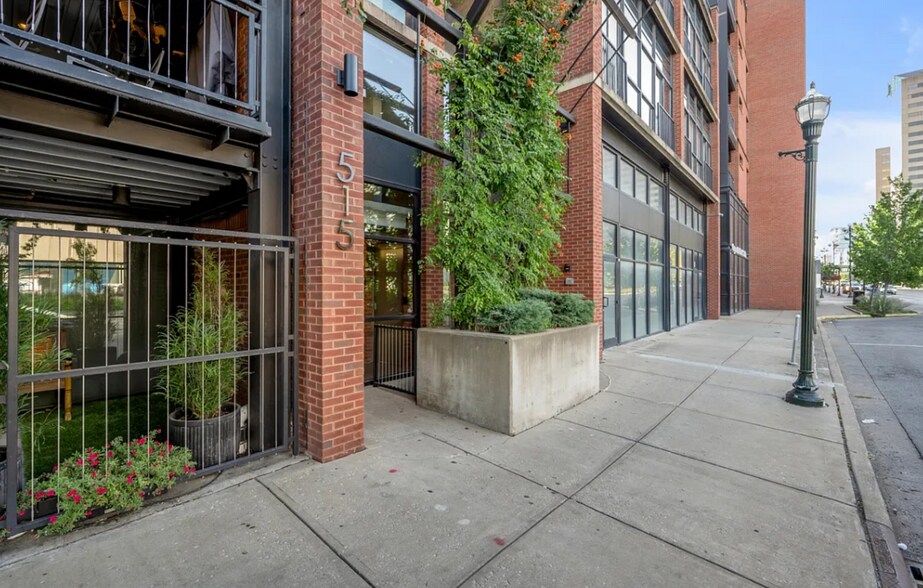 Building Photo - 515 W Main St