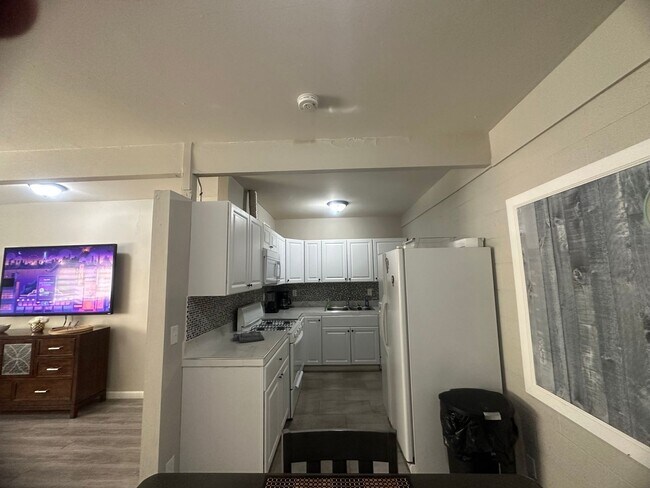 Building Photo - 3 Bedroom Townhouse